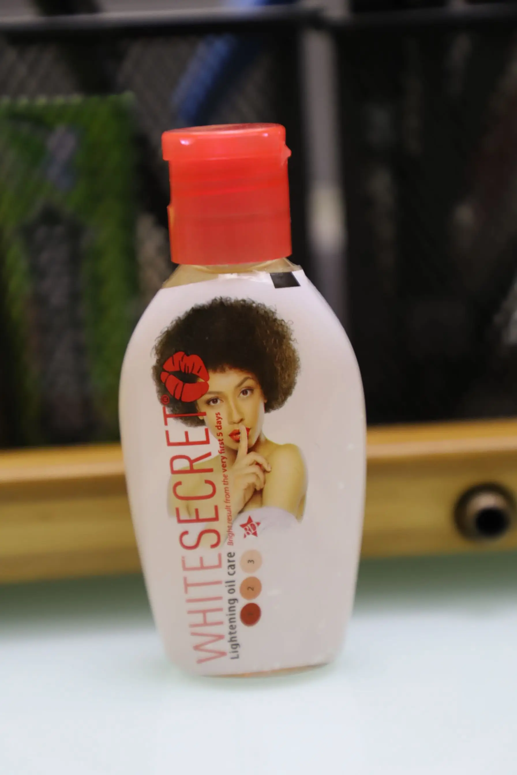 

White Secret | Lightening Oil Care | Result in 5 Days | 60ml