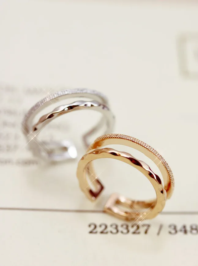 Женское кольцо с бриллиантами обручальное ювелирное изделие из серебра 925 пробы