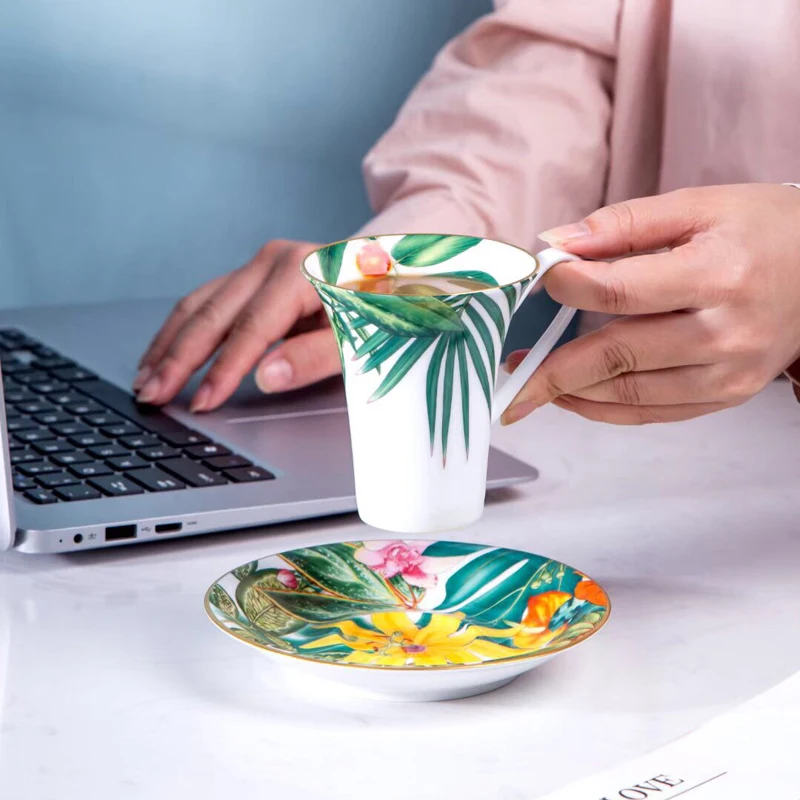 

High Quality Bone China Coffee Cups and Saucers Set In Orange Box For Wedding Birthday Gifts Nordic Luxury Porcelain Tea Cup Set