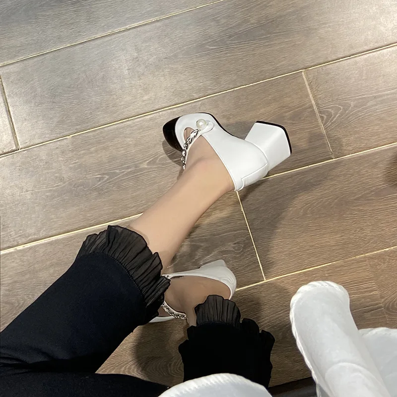 

Modern Sandals Women 2021black And White Stitching Chain Decoration Medium Heel Mary Janes Shoes Mules Pumps