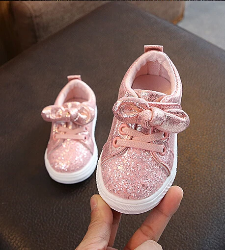 Pink Кроссовки с блестками и бантом для маленьких девочек 1-3 лет; повседневная обувь; модная блестящая обувь на плоской подошве для девочек; спортивная обувь; 1 пара - Color: Pink