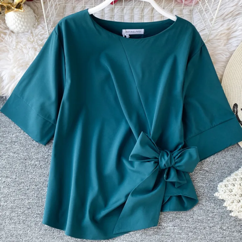 

Женская футболка с коротким рукавом, круглым вырезом и бантом