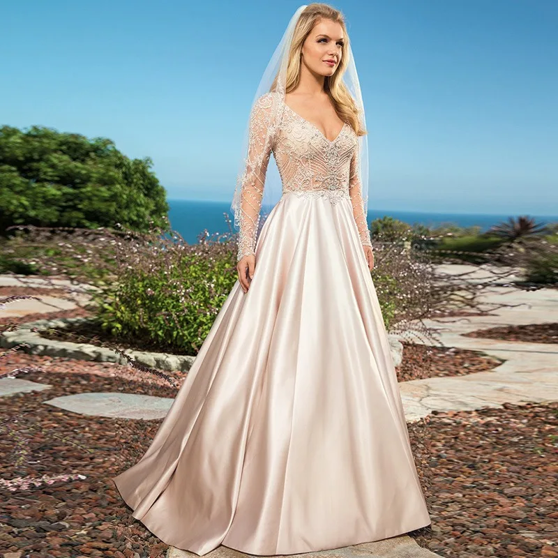 Элегантное платье с v-образным вырезом из бисера и складки ТРАПЕЦИЕВИДНОЕ