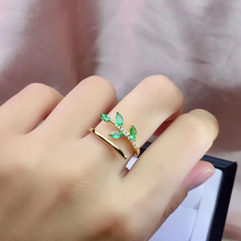 Простые элегантные изумрудные кольцо 18K желтое позолоченное с овальной вставкой