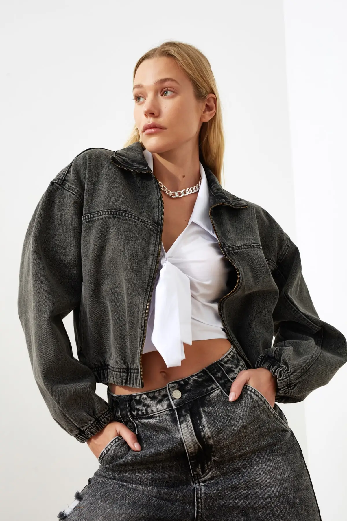 

Trendyol Beli Wheel Bomber Denim Jacket TWOSS21CE0287