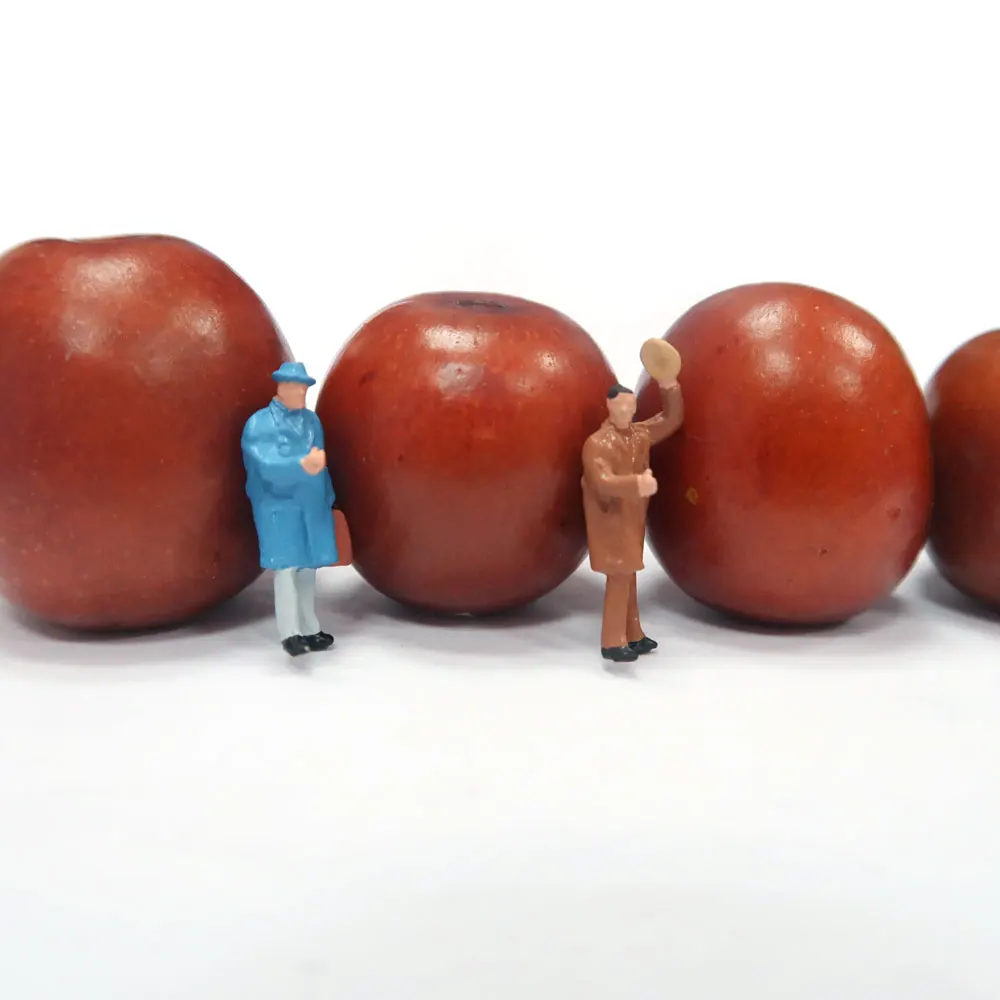 Миниатюрные фигурки для диорамы в масштабе 1:87 для железнодорожной модели Ho, изображающие бизнес-рукопожатие.