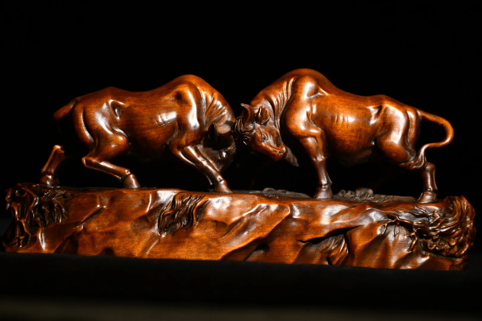 

Home Decor 8" China Lucky Old Boxwood Handmade statue Cow statue Bullfight Lucky Bull Bullish Town House Exorcism