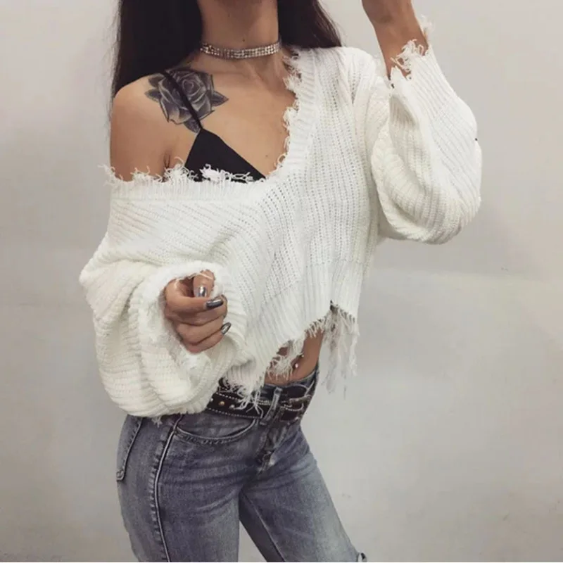 

Женский трикотажный свитер с V-образным вырезом