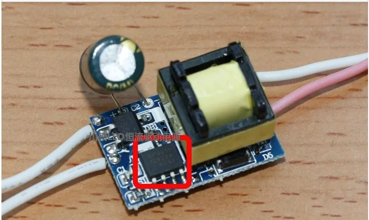 

50 шт. Бесплатная доставка, пластиковый корпус, постоянный ток 4-5*1 Вт светодиодный драйверы, осветительные трансформаторы для светодиодного освещения