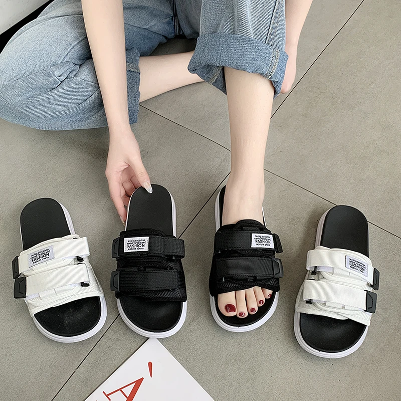 

2022 Summer New Ladies Slippers Fashion Open-toe Design Couple Slippers Flat Flip Flops Comfortable Casual Men Shoes Large Size