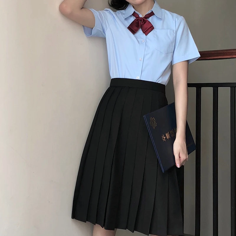 Блузка женская летняя с коротким рукавом и V-образным вырезом | Тематическая