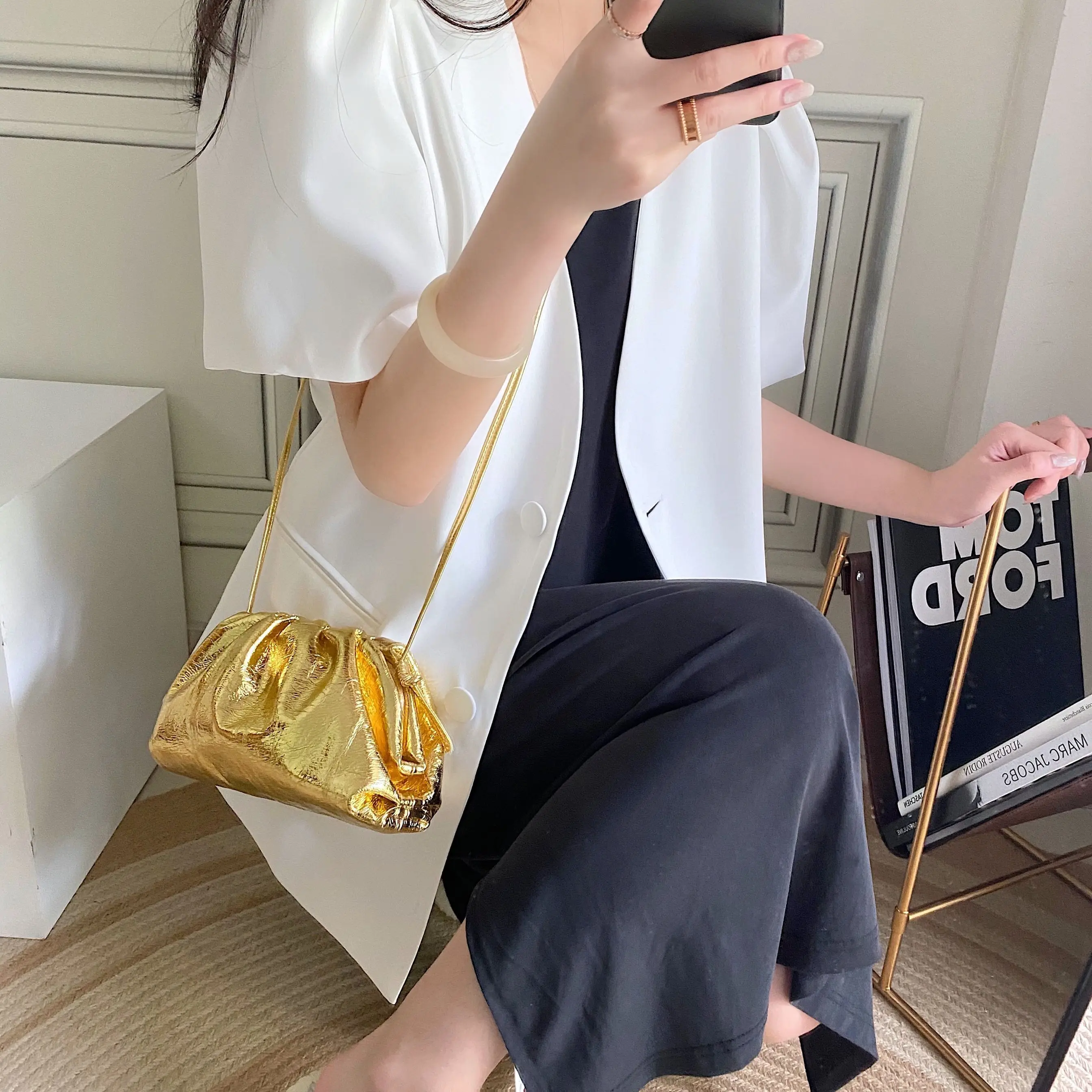 

Women Gold Holographic Cloud Bag Retro Underarm Bag Cowhide Leather Glitter Laser Handbag Pleated Dumpling Bag Clutch Clip Bag