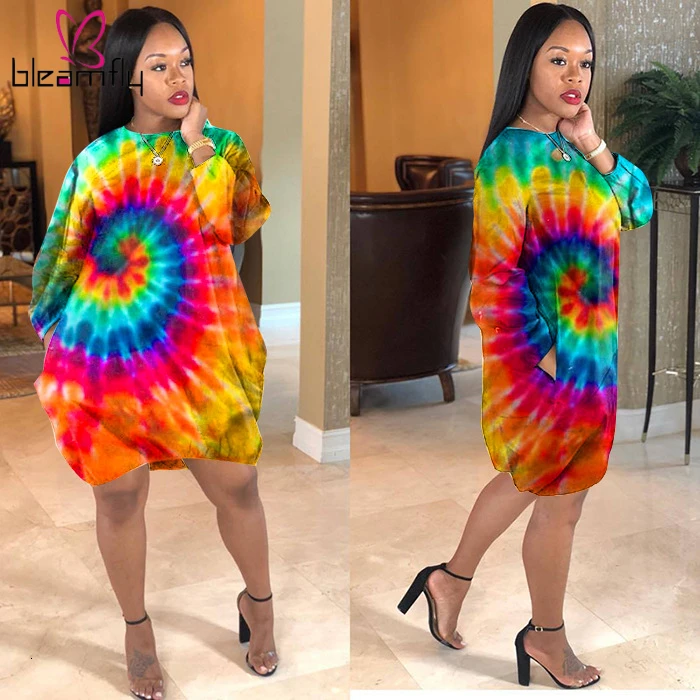 Летнее женское облегающее мини платье средней длины с круглым вырезом и длинными