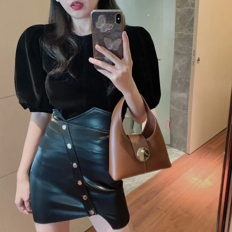 

design sense of irregular PU leather the a-line skirt Make French lanterns velvet with short sleeves shirt