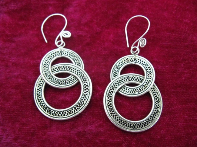 

MIAO TOWNSHIP DONGZHAI MIAO JEWELRY NATIONAL STYLE HANDMADE MIAO SILVER EARRINGS