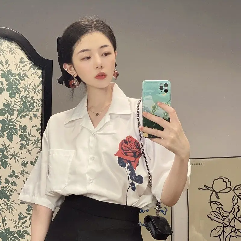 

Женская тонкая рубашка с коротким рукавом, белая Свободная блузка с V-образным вырезом и принтом роз в стиле ретро, в стиле Харадзюку, на лето
