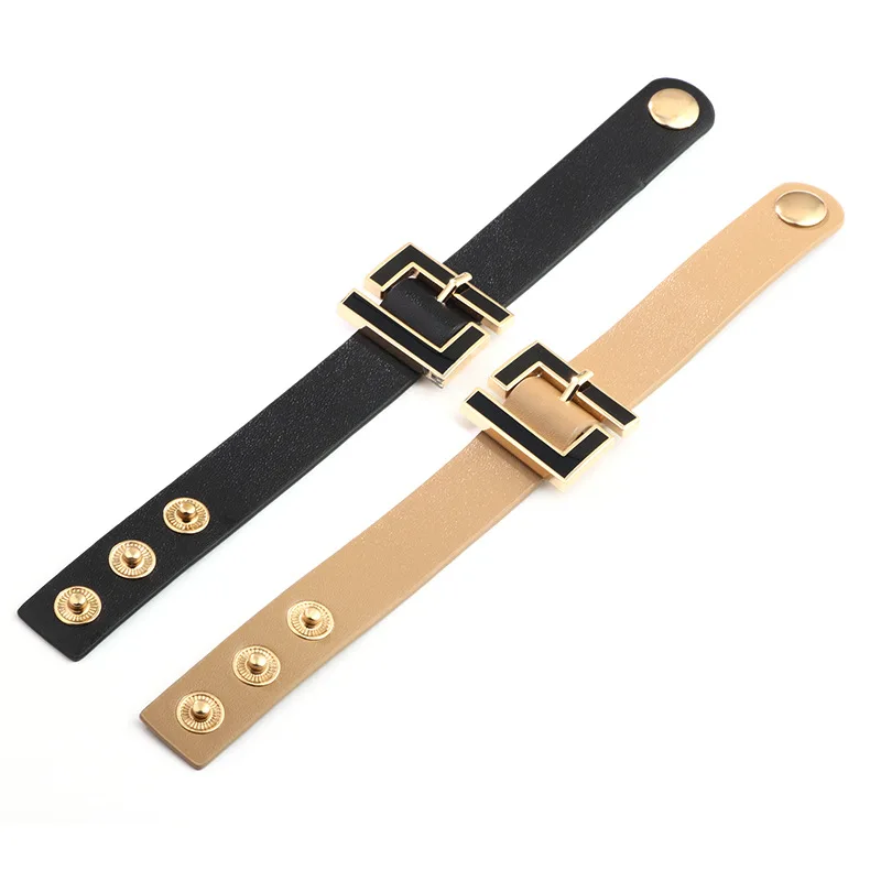 Женский широкий кожаный браслет черный геометрической формы с металлической