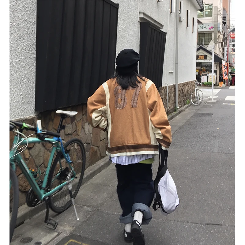 Бейсбольная куртка с вышивкой кожаная винтажная приталенная флисовая для