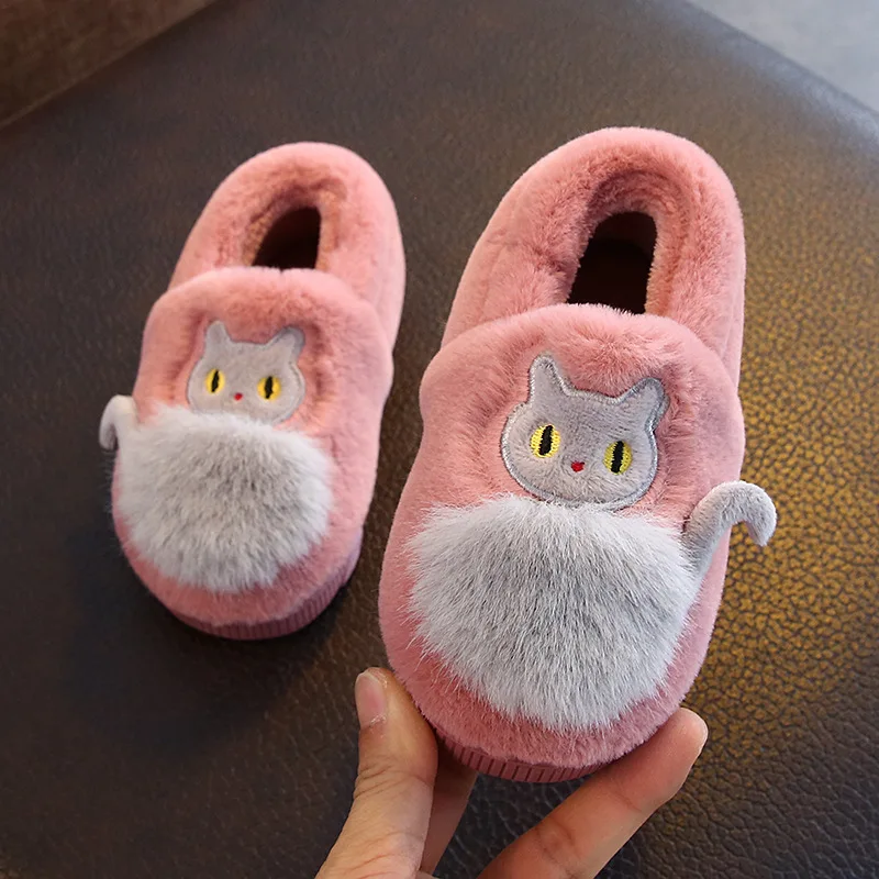 Новые зимние детские хлопковые тапочки с мультяшным дизайном сохраняют тепло