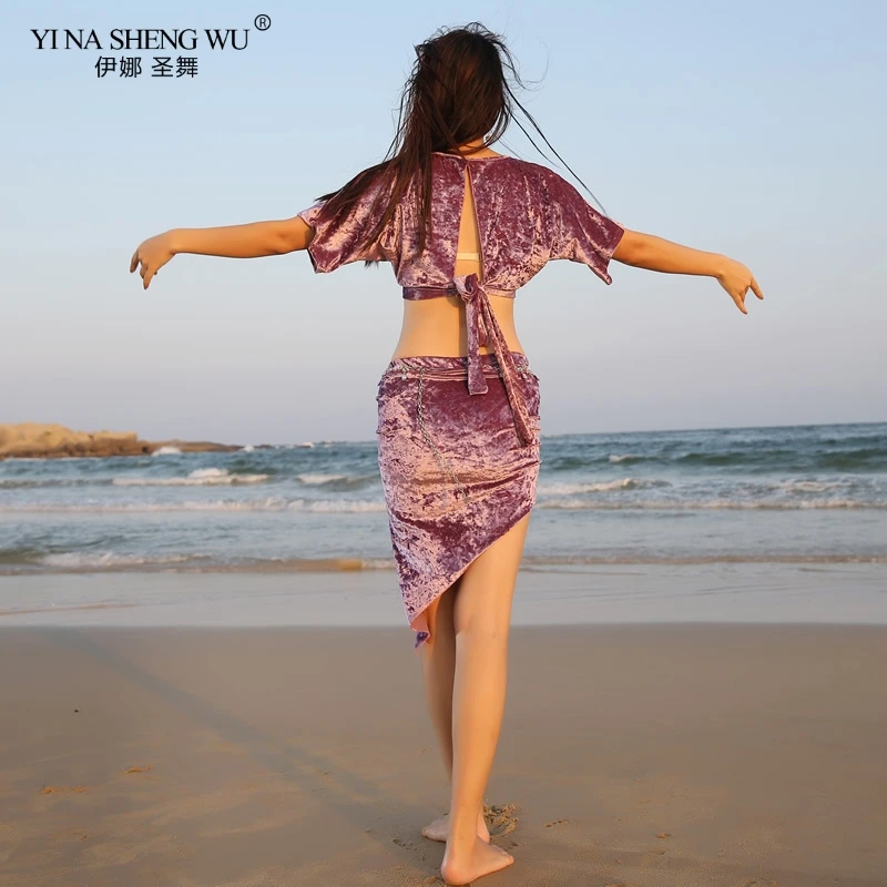 Женский костюм для танца живота из двух предметов: топ и юбка с цепочкой на талии