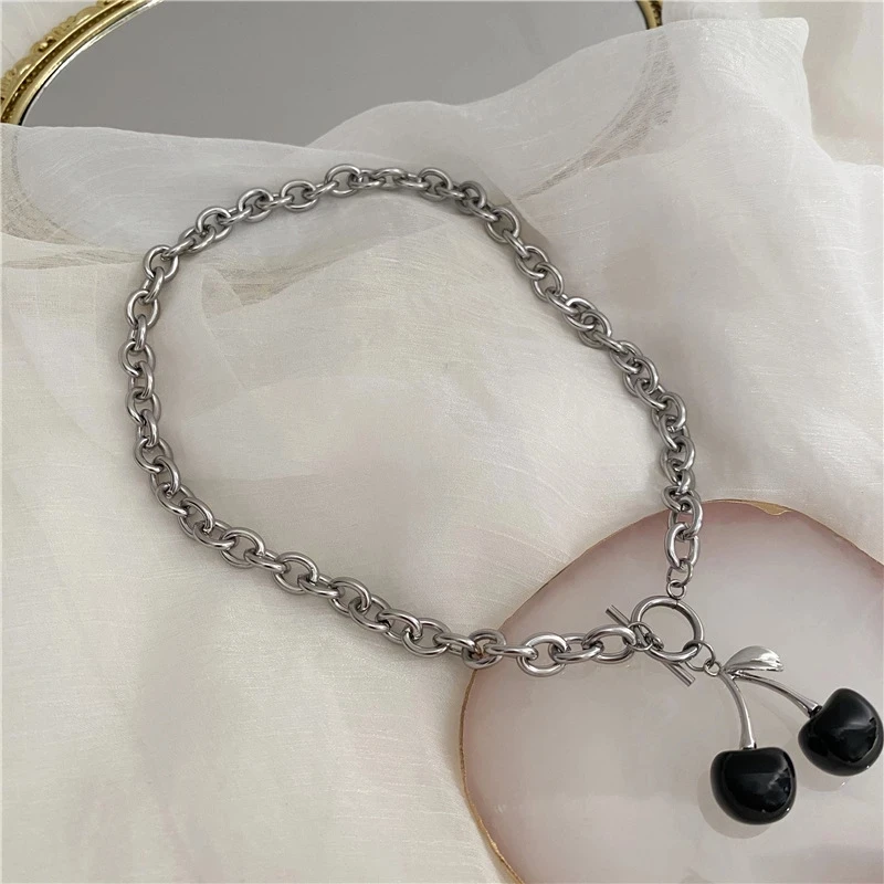 Женское ожерелье с подвеской в виде вишни серебристого цвета | Украшения и