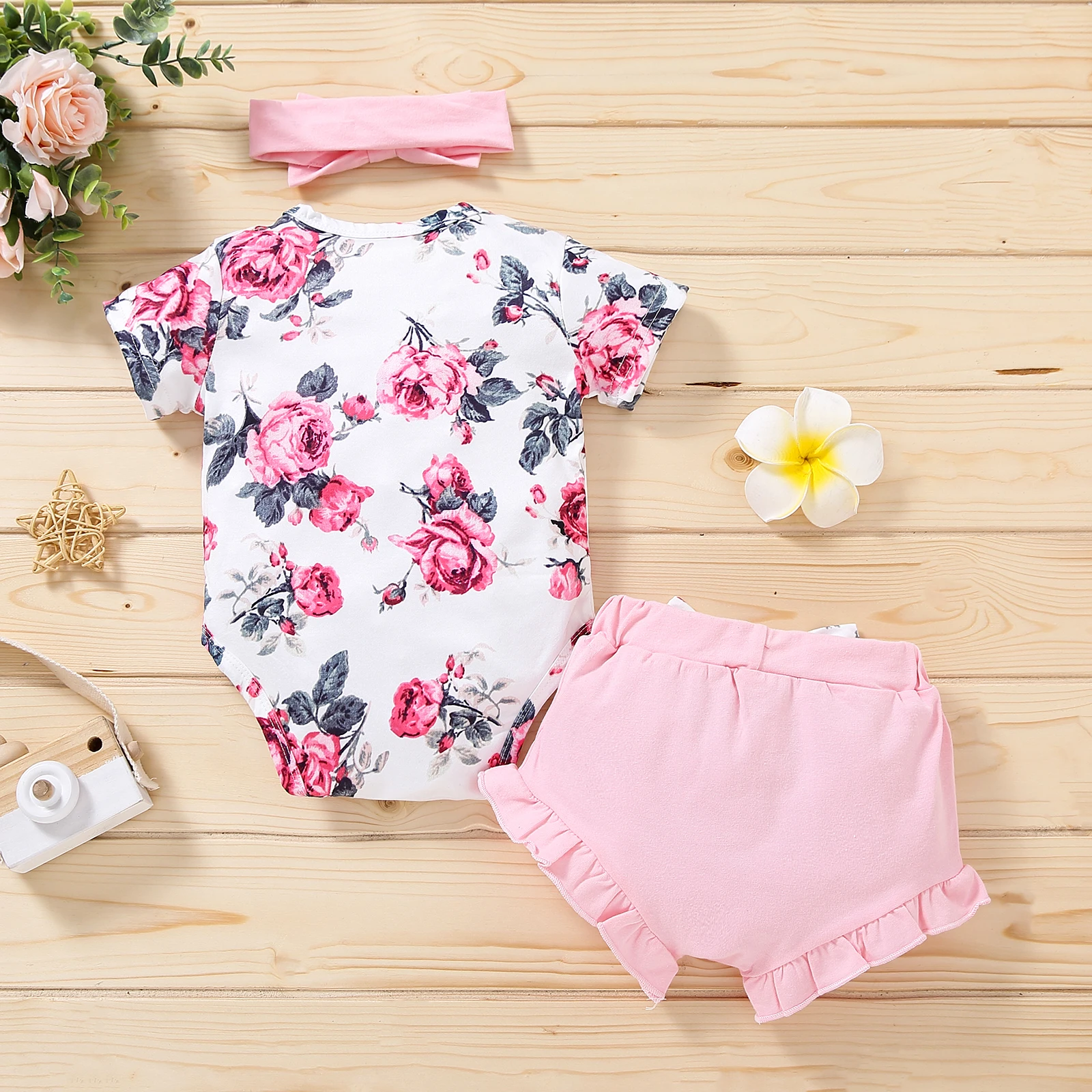 

Three Piece Baby Girls Clothes Set Fresh Flower Short Sleeve Romper and Solid Color Short Pants with Headband