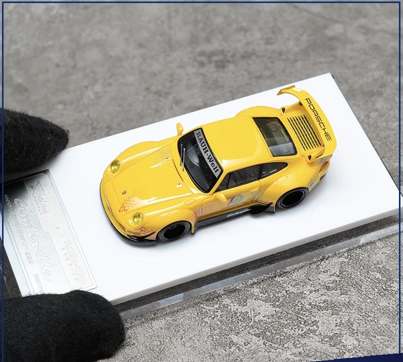 Модель автомобиля из каучука Fuelme 1:64 RWB993 Золушка 70-я годовщина специальное
