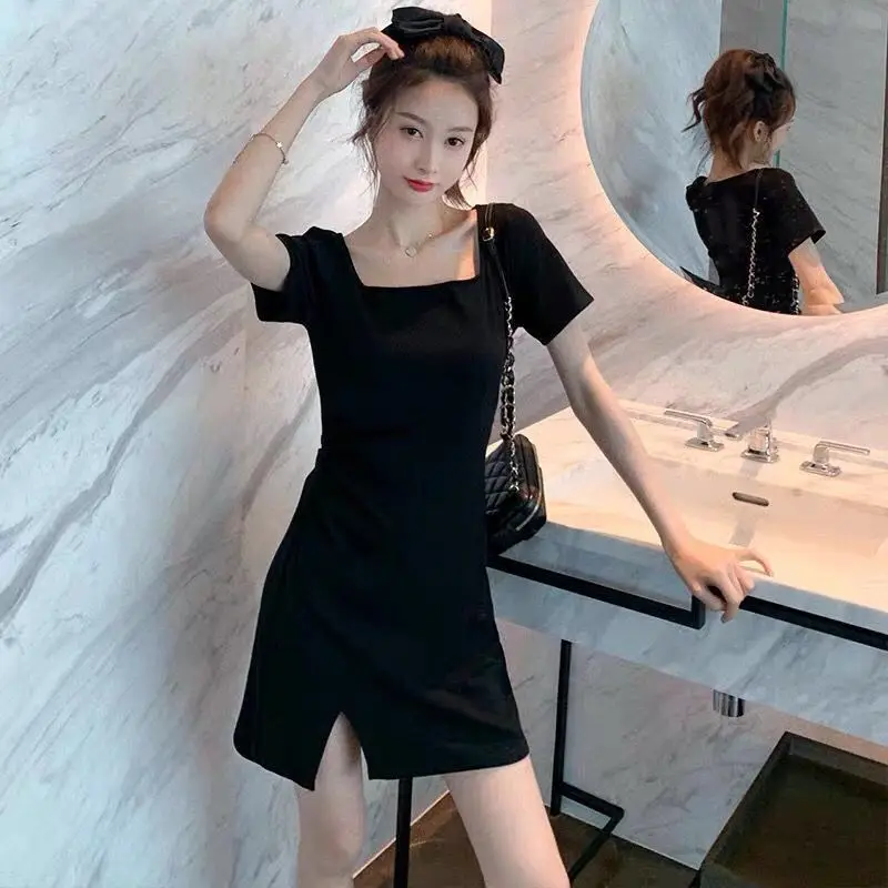 

Hepburn fanxinji small black dress women's 2021 spring and autumn new slim open short temperament square collar dress