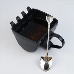 Чашка с лопаткой в форме экскаваторного ковша