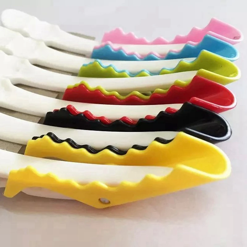

1 Pcs Black Salon Barber Haircut Styling Cape Apron with 2 Pocket & 12Pcs Crocodile Hair Clip Color Random