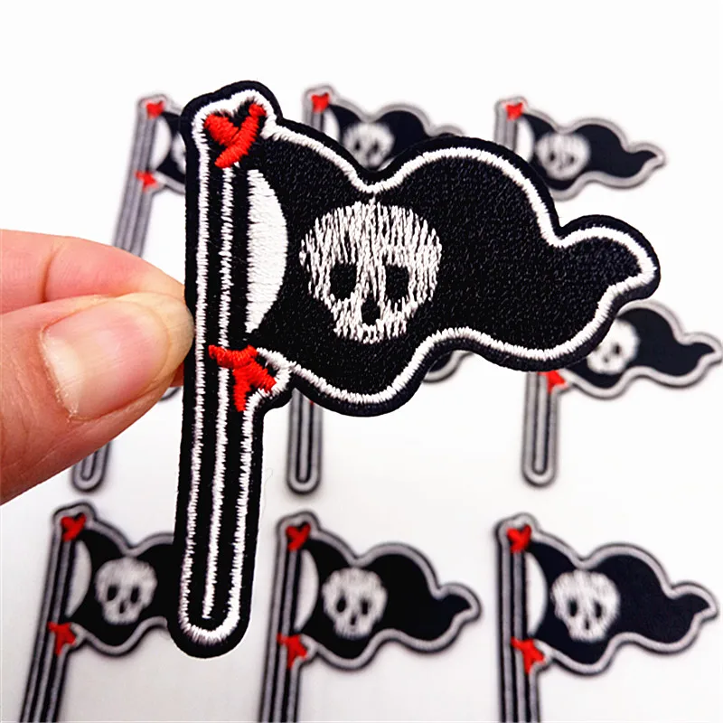 1 шт. милые Q пиратский флаг значки нашивки железа и завязками на банте вышитой