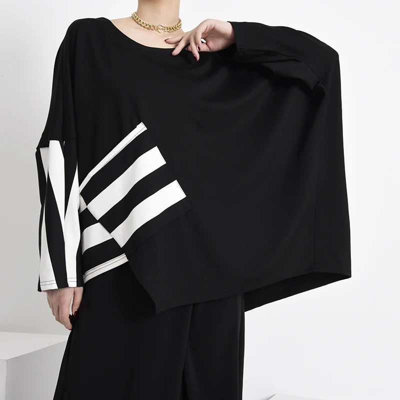 

[EAM] Women Black Striped Irregular Big Size T-shirt New Round Neck Long Batwing Sleeve Fashion Tide Spring Autumn 2021 1Z20501