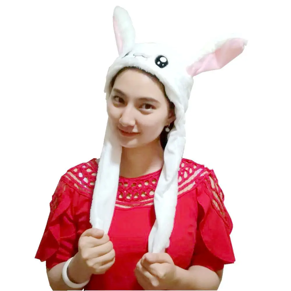 Счастливый плюшевый заячьими ушками шапка танцующий сжимающее ухо вертикальное