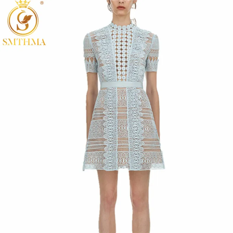 Платье из кружева с ажурными элементами SMTHMA короткое приталенное подиумное