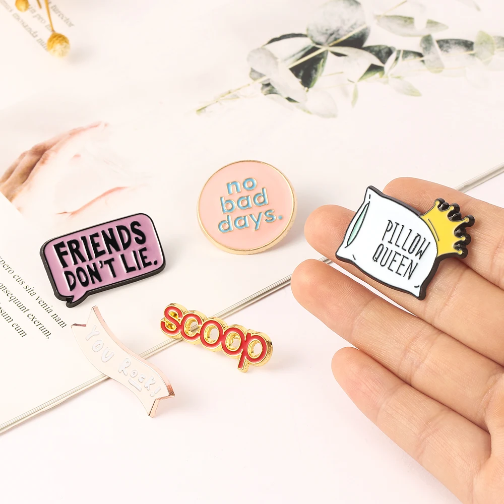 Друзей не лежат эмали штырь Подушка королева броши шпильки Значки для детей