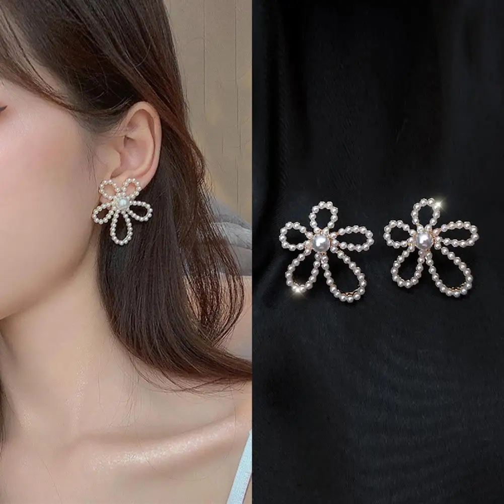 

Great Workmanship 1 Pair Great Imitation Pearl Stud Earrings Elegant Earrings Hollow Out for Dating