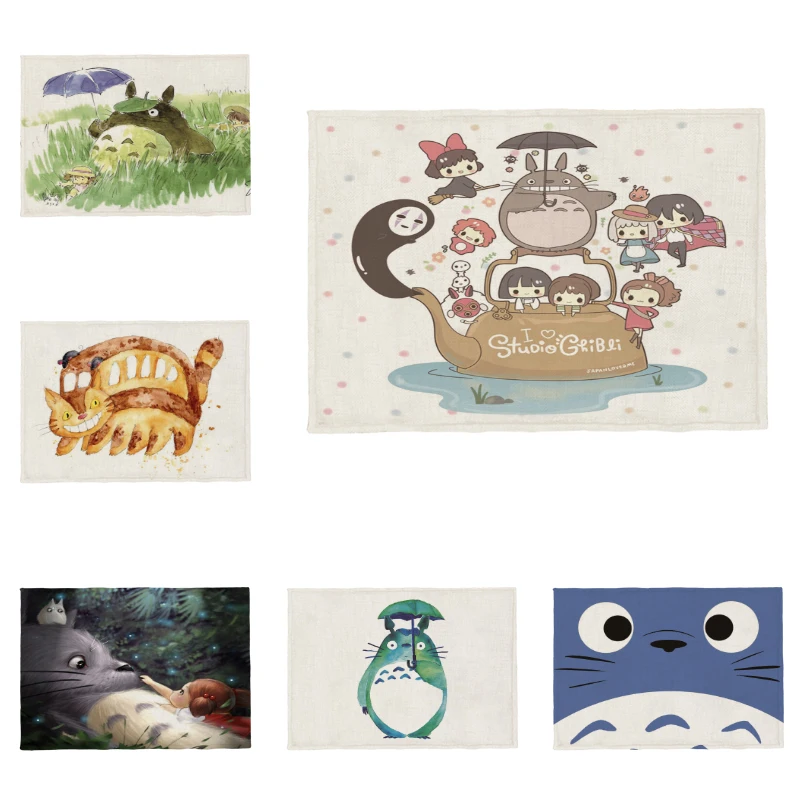 Красивый маленький ребенок может чистить салфетки Мой сосед Тоторо Ресторан