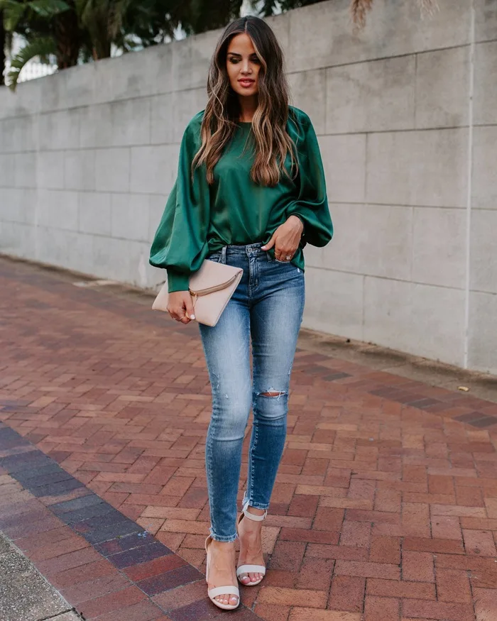 Женские атласные блузки и топы зеленого цвета с длинными рукавами фонариками