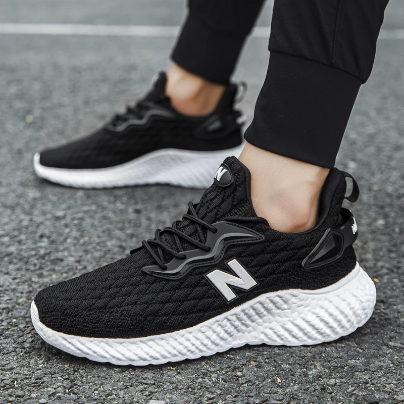 

New high-end couple flying woven balance shoes, fashionable and breathable outdoor cool running shoes, casual sports shoes