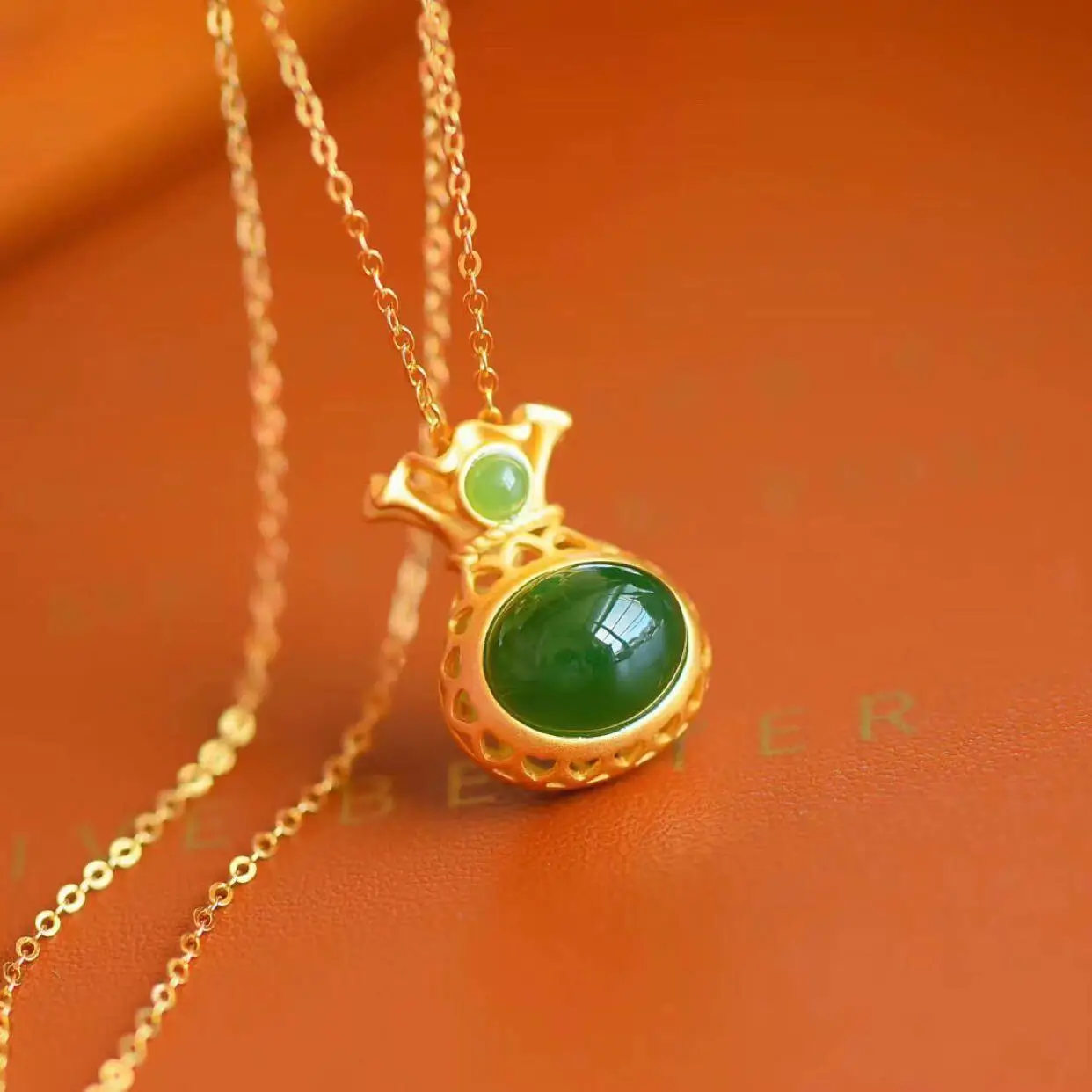 

Natural Hetian Jade Egg Noodles Jasper Money Bag Pendant Necklace Lucky Bag Pendant Women's Clavicle Chain All-Match Fashion Pen