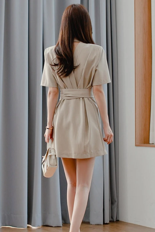 

COIGARSAM Fashion Women dress New Summer Notched Belt Dresses Khaki 7104
