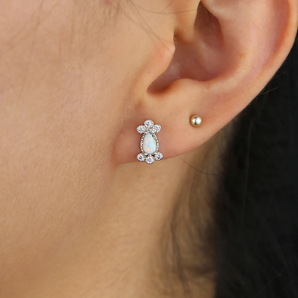 Серьги гвоздики с белым огненным опалом и фианитами|Серьги-гвоздики| |