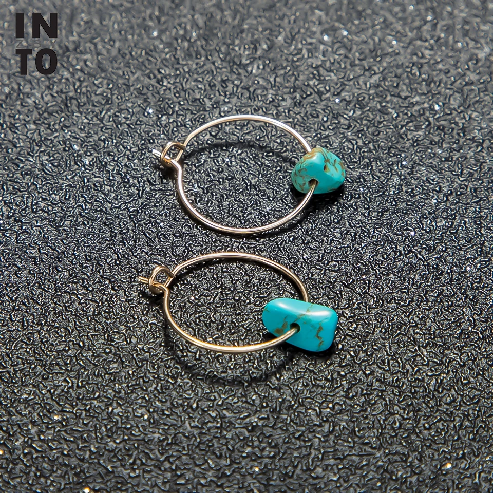 Небольшие серьги кольца из натурального камня женские комплект золотистых