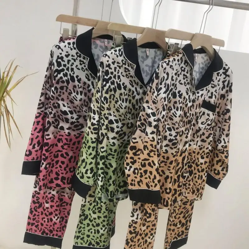 

Комплект пижамный женский из 2 предметов, повседневная одежда для сна, рубашка и штаны, атласная леопардовая Пижама, Свободная Домашняя одеж...