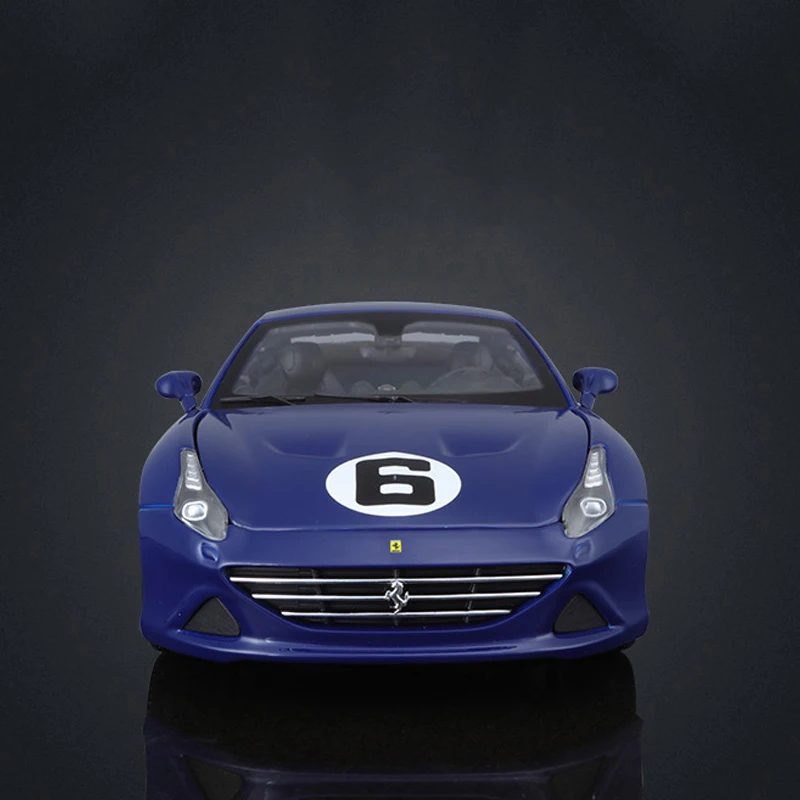 Модель автомобиля Bburago в масштабе 1:18 Ferrari California T на годовщину 10 го юбилея из