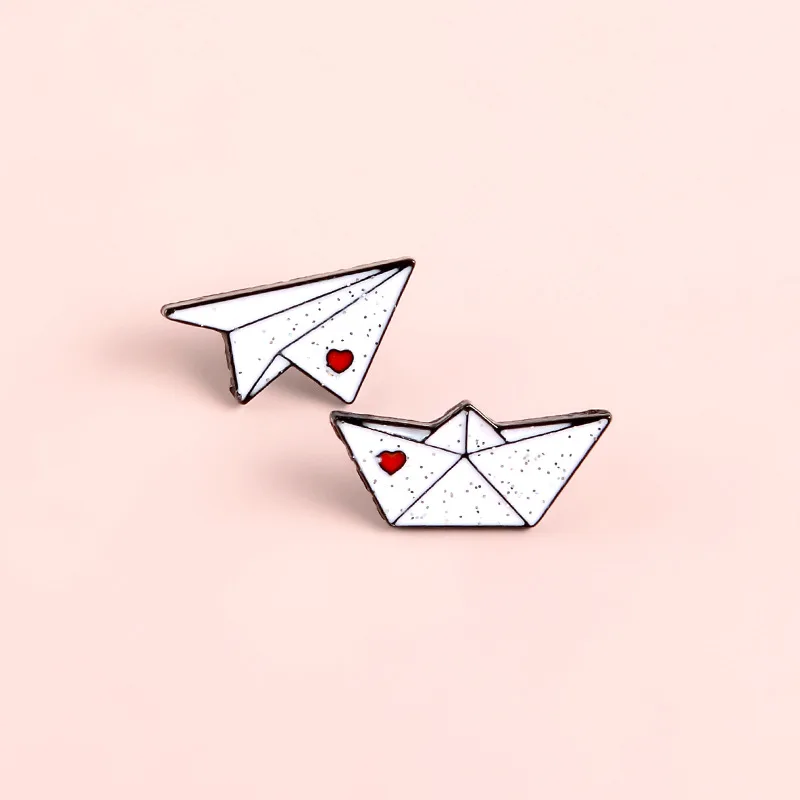 

Love Airplane Brooch Cartoon Cute Boat Shirt Pins Enamel Badges Broches for Men Women Badge Pins Brooches Jewelry Accessories