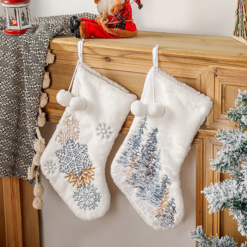 

Snowflakes Embroidered White Plush Christmas Stockings Candy Socks Gifts Bag With Hanging Loops Xmas Tree Fireplace Decorations