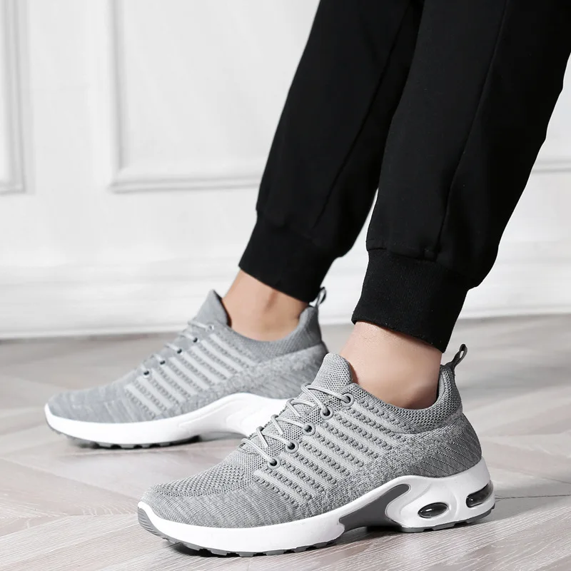 

Men's sports shoes spring 2021 new non-slip soft-soled running shoes flying woven mesh shoes breathable comfortable casual shoes