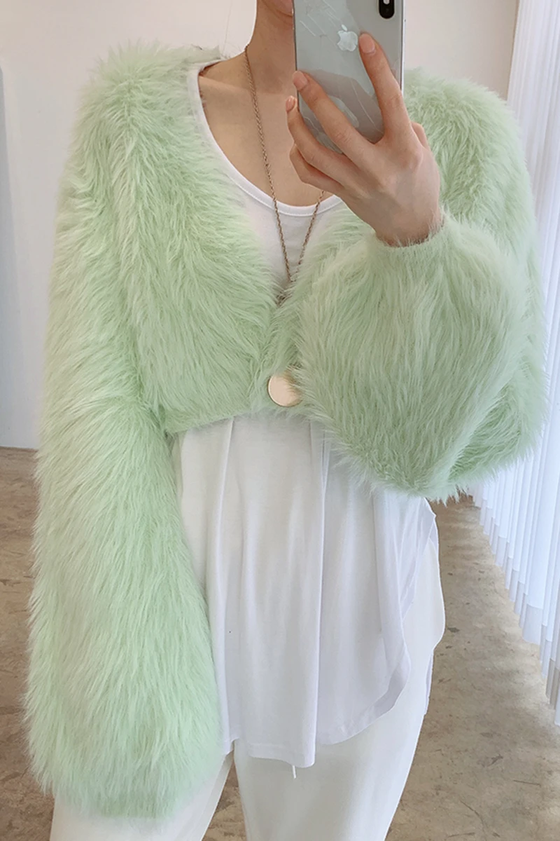 

Korean chic temperament retro V-neck heavy industry plush chic one-button design cardigan short jacket women