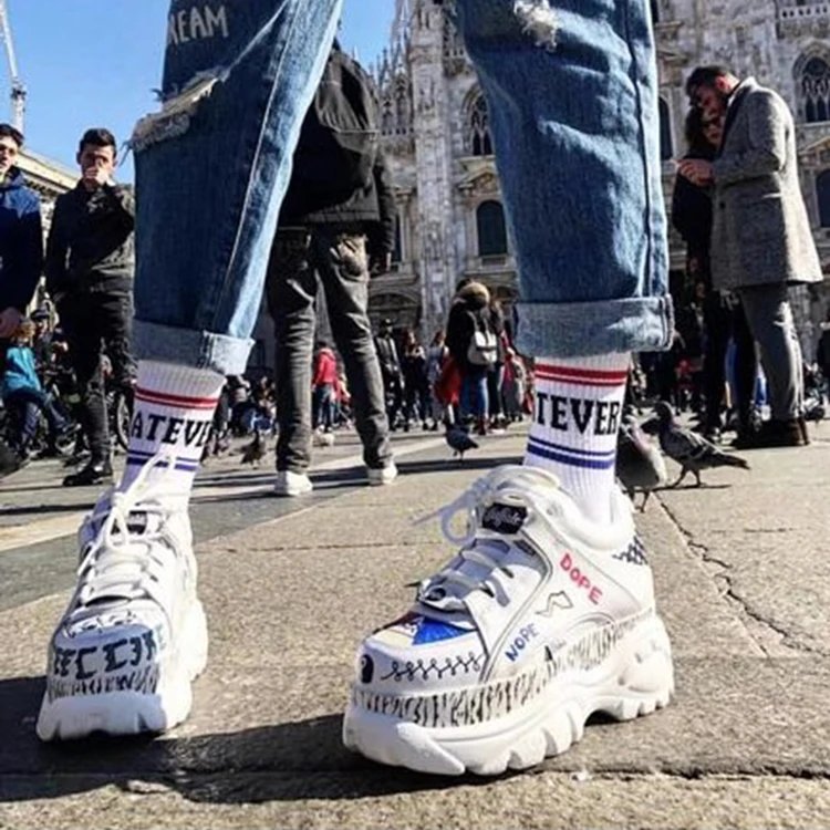 Белые кеды на высокой платформе 7 см из натуральной кожи с граффити женские